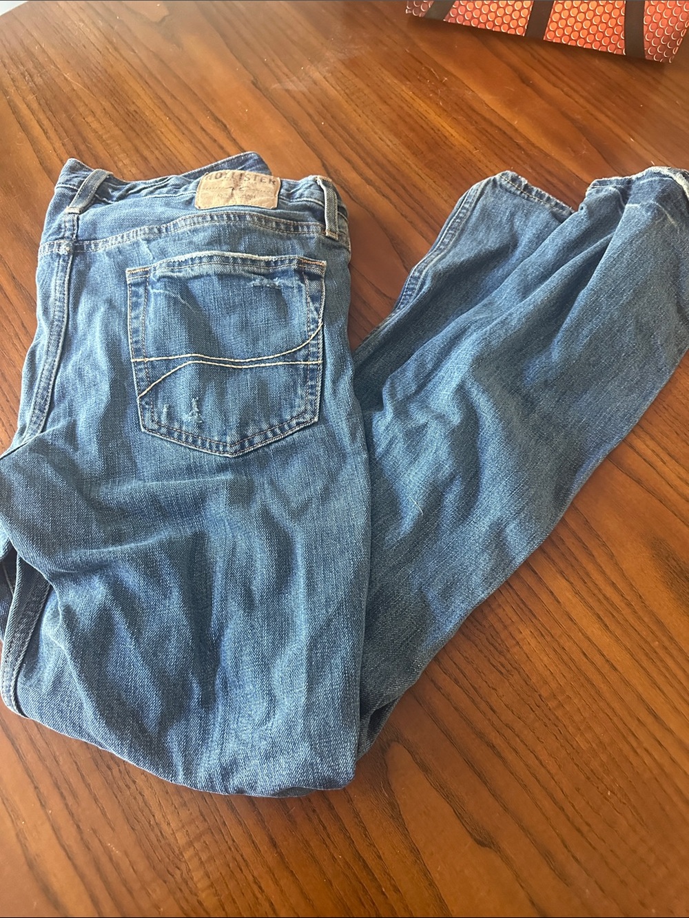 Hollister Relaxed Fit Men’s Jeans in Medium Blue